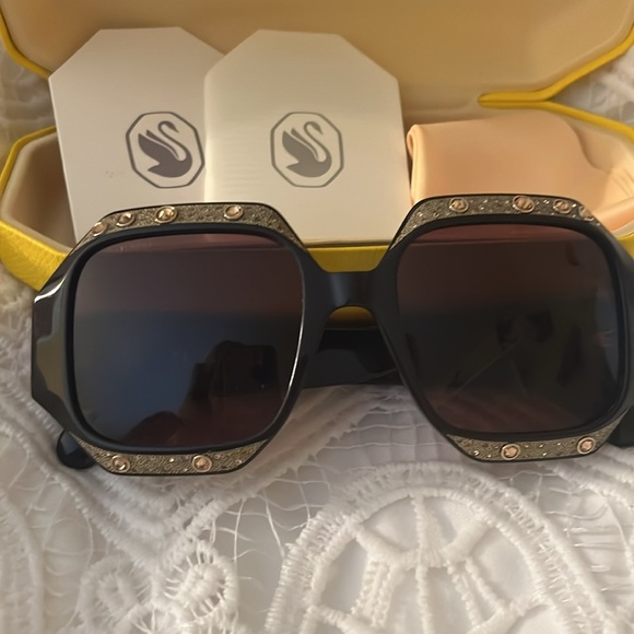 Swarovski Crystal Sunglasses SK 382 - Picture 2 of 7